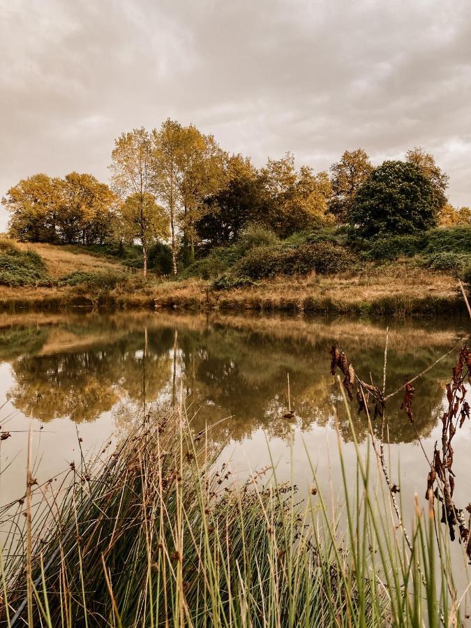 La Ferme Du Pont De Maumy, Cabane Au Bord De L'Etang Et Bain Nordique Busserolles Esterno foto