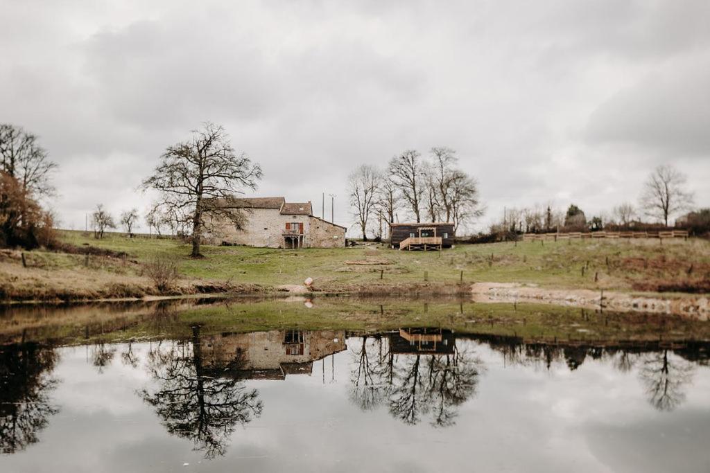La Ferme Du Pont De Maumy, Cabane Au Bord De L'Etang Et Bain Nordique Busserolles Esterno foto