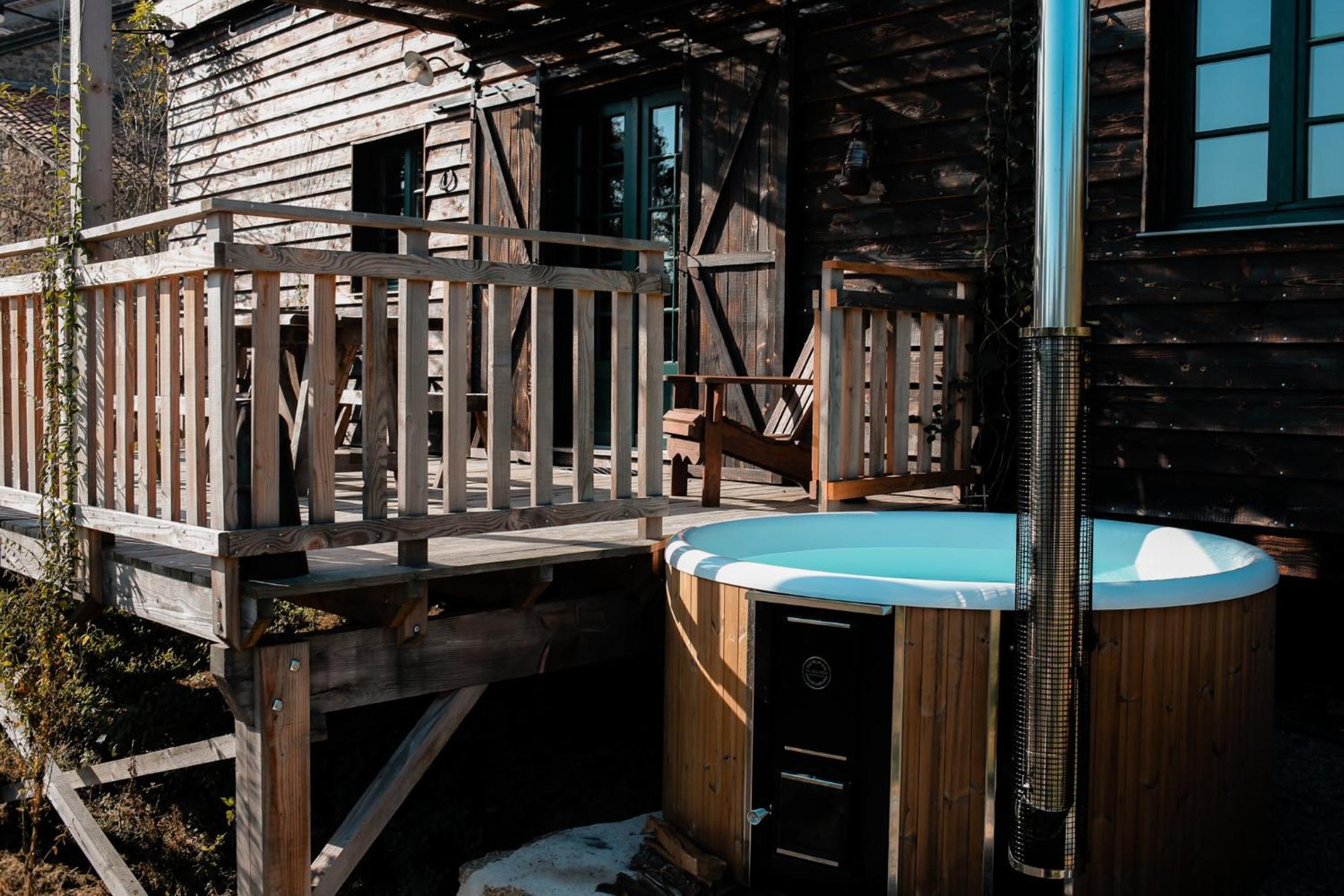 La Ferme Du Pont De Maumy, Cabane Au Bord De L'Etang Et Bain Nordique Busserolles Esterno foto
