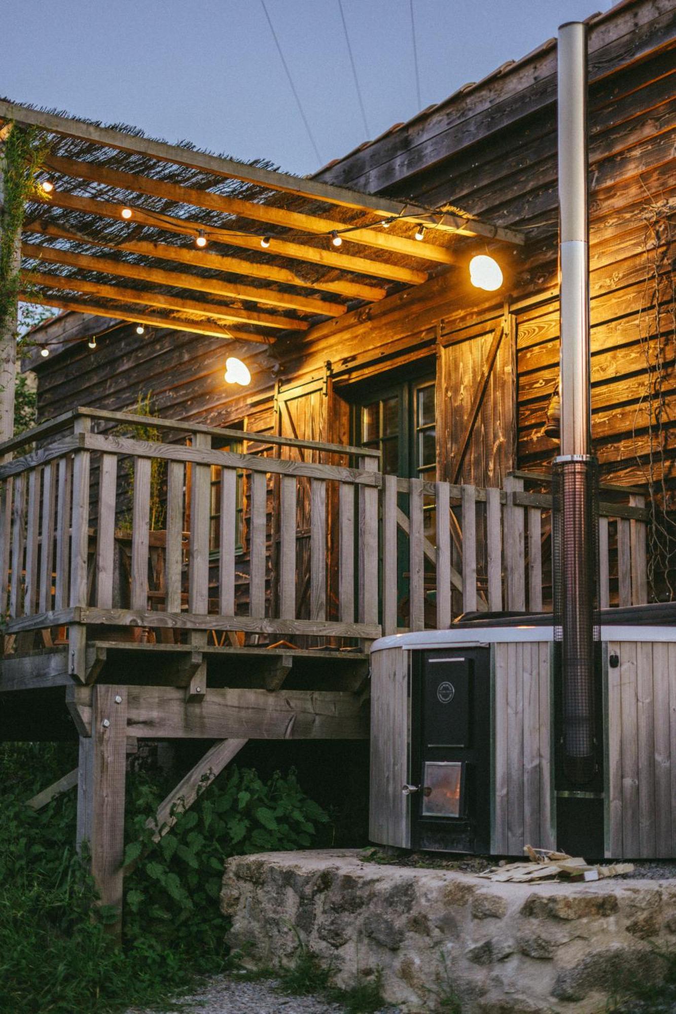 La Ferme Du Pont De Maumy, Cabane Au Bord De L'Etang Et Bain Nordique Busserolles Esterno foto